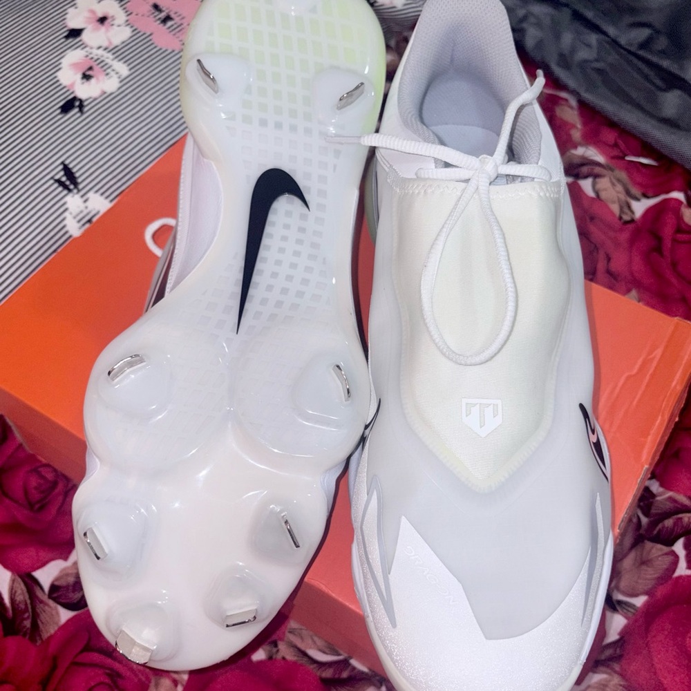 Nike White Athletic Men's Shoes